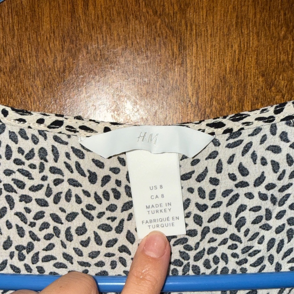 H&M Top - Picture 2 of 3